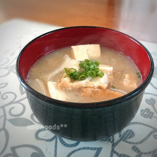 豆腐、生揚げ、玉ねぎの味噌汁